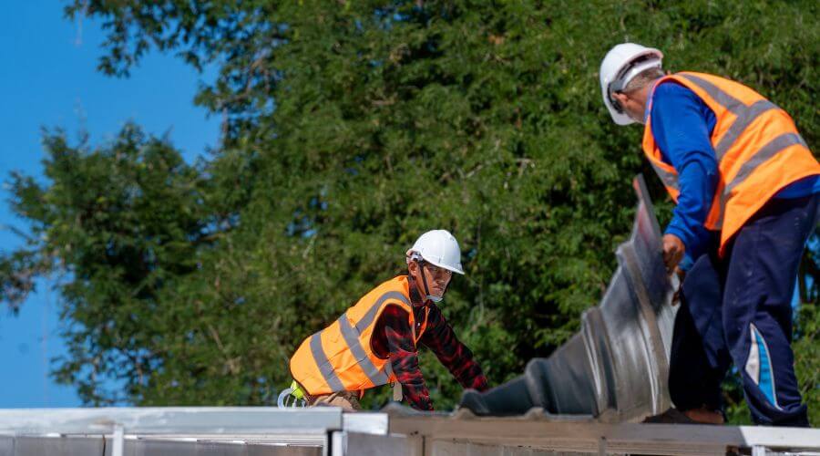 Professional residential roofers in Udell, IA